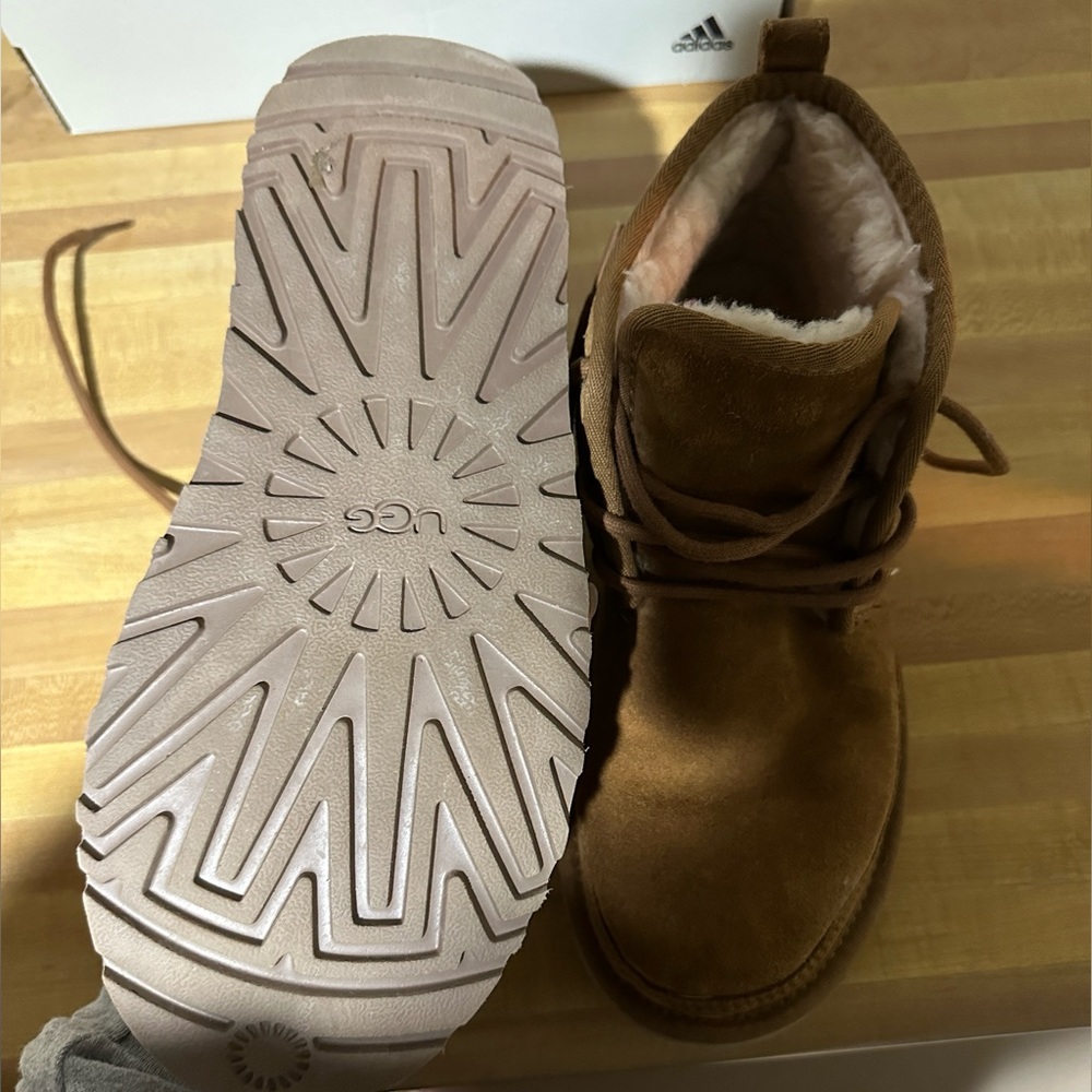 Neumel chestnut women’s Uggs size 9